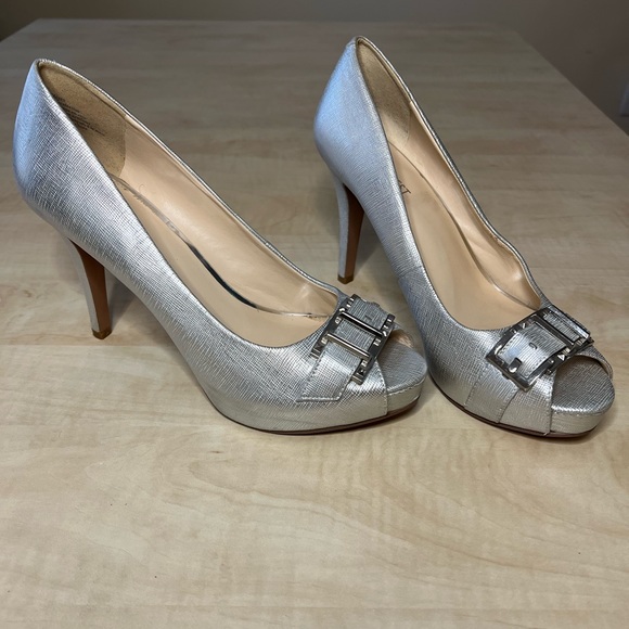 Silver heels - Picture 4 of 5